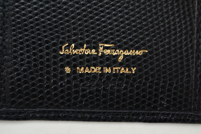 Salvatore Ferragamo　フェラガモ　2折長財布