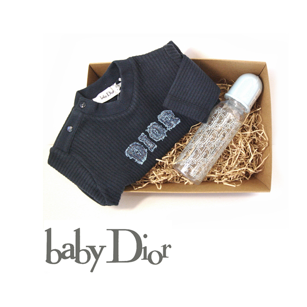 【出産祝いに】ベビーディオール　baby Dior　男の子用・ギフトボックス　Vネックトレーナー＋哺乳瓶　セット 新品