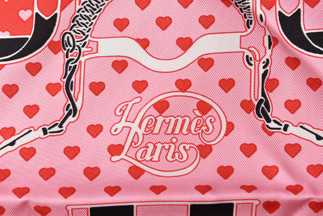 エルメス スカーフ バレンタインデー限定 HERMES スカーフ カレ70 シルクツイル ハート ピンク/レッド 未使用【中古】