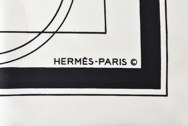エルメス スカーフ HERMES スカーフ カレ90 シルクツイル 馬車/ロゴモチーフ ホワイト/ブラック【中古】